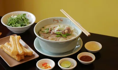 Doanh nhân du lịch 'đi bán phở' vị truyền thống