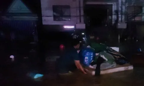 Người dân miền núi Nghệ An thức trắng đêm chạy lũ, 1 người mất tích