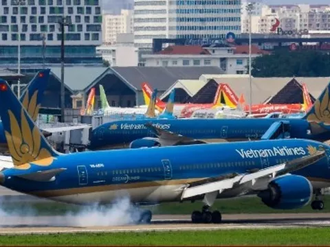 Khách đổ ra Hà Nội xem A80, giá vé máy bay dịp 2/9 đắt ngang Tết Nguyên đán